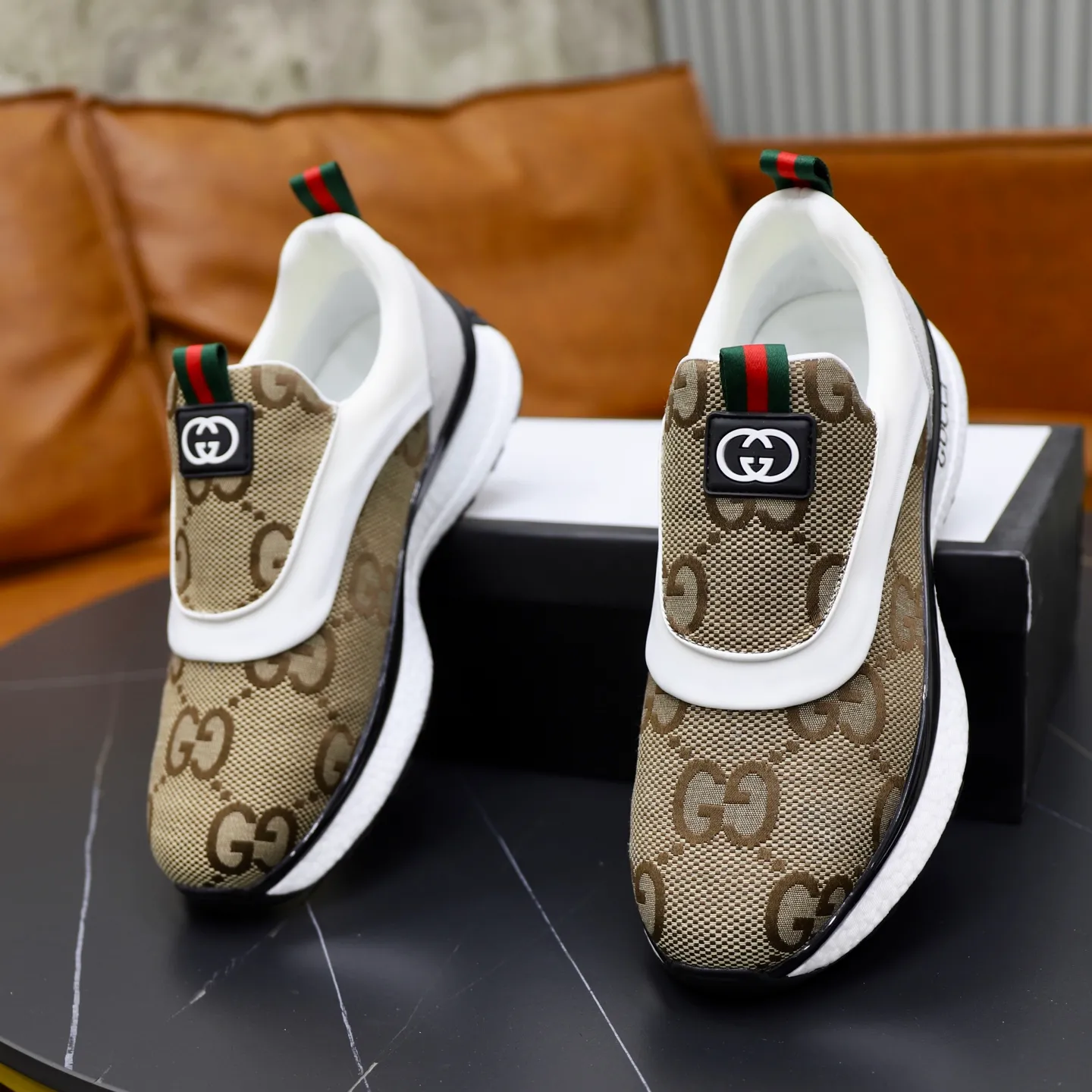 Ex-factory price: 462💰🙅‍♂️🙅‍♂️🙅‍♂️ Brand: Gucci GuCCI Standard code: 38-44 (45 customized) Grade: Same as the official website Material: Original leather stitching brand cloth Comfortable and breathable lining Lightweight and wear-resistant sports outsole Style category: Men's fashionable casual shoes Running sneakers Distinguished luxury brand elements Top luxury Color: actual picture color